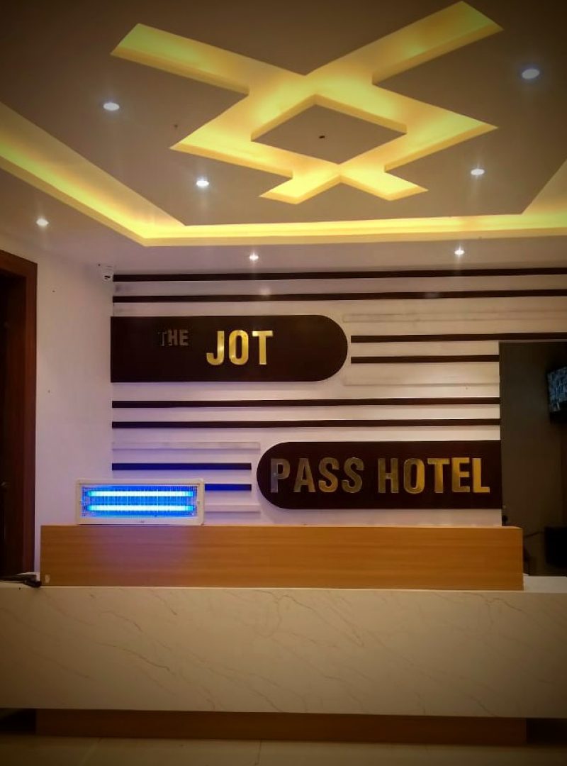 The Jot Pass Hotel Reception